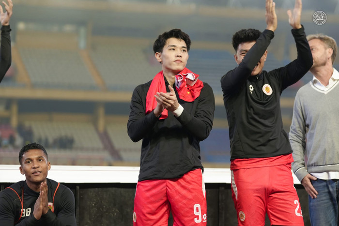 “Lại thêm một đội bóng có nguy cơ bị AFC kỷ luật. Sự việc cũ tái diễn? Một đơn khiếu nại chuẩn bị được gửi đi”, truyền thông Malaysia đưa tin về việc CLB CAHN sắp bị AFC phạt. Ảnh: CLB CAHN