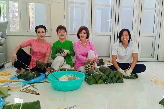 Những ngày cuối năm của nghệ sĩ Việt: Việt Hương tất bật, Mỹ Tâm hạnh phúc bên gia đình Ảnh 1