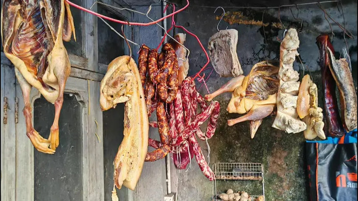 Người đàn ông bị bắt vì trộm 16kg thịt phơi ngoài hành lang, lời khai gây sốc Ảnh 1