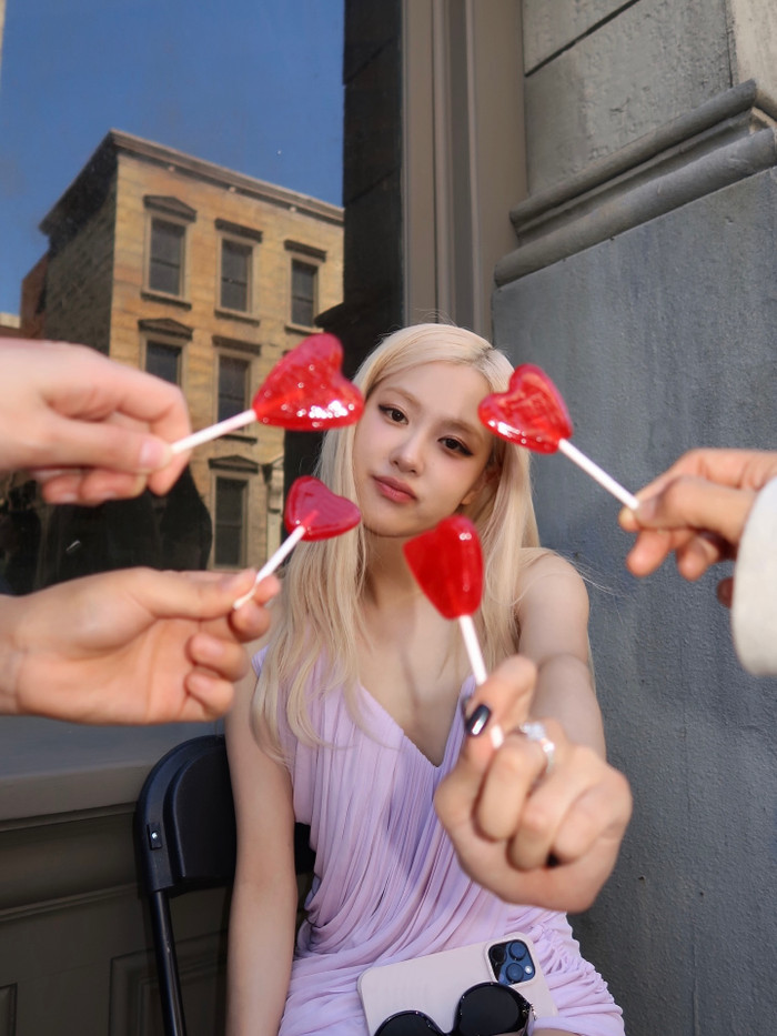 Cư dân mạng 'sốc nặng' trước nhan sắc của Rosé Ảnh 4