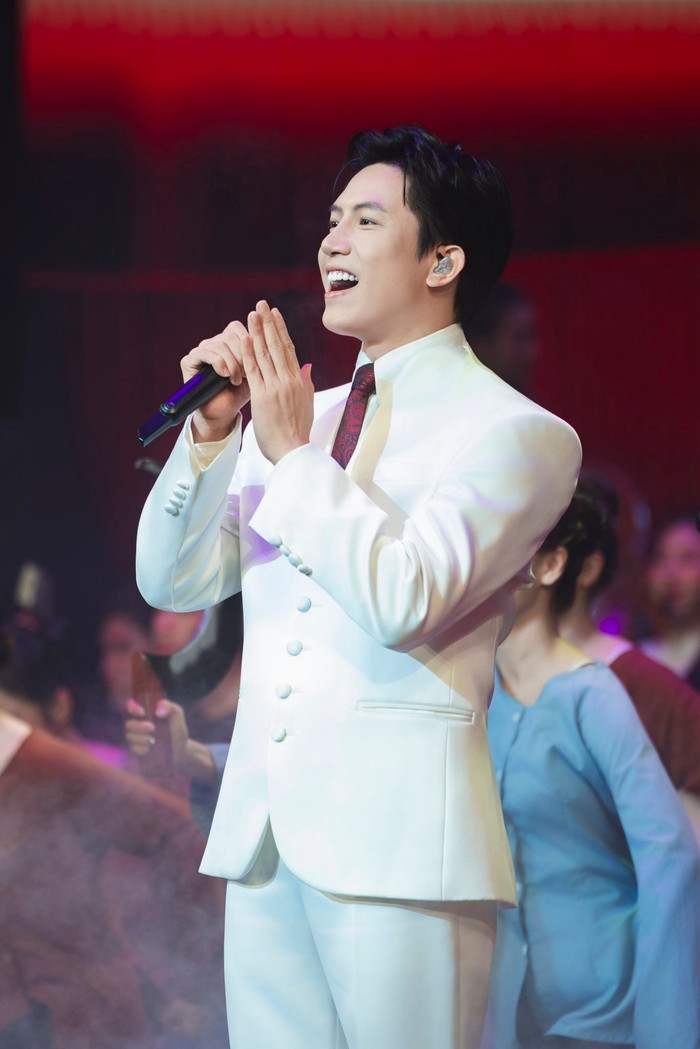 Anh Tú hát karaoke cùng anh ruột, hóa ra hát hay là 'gen di truyền' Ảnh 3