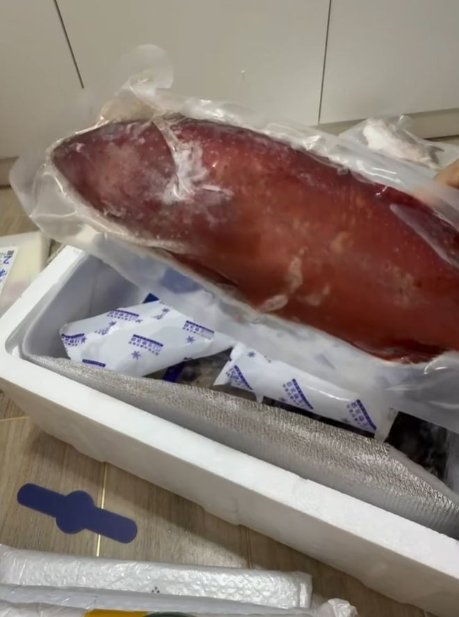 Gửi cho bạn quen trên mạng giỏ rau tự trồng, người phụ nữ bàng hoàng khi nhận 'quà đáp lễ' Ảnh 6