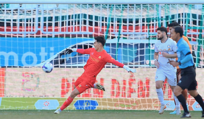 HAGL chắp cánh giấc mơ bóng đá cho Trung Kiên. Ảnh: Linh Hùng