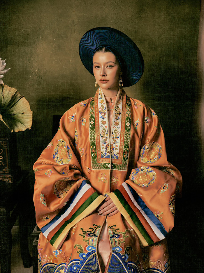 Miss Cosmo 2025 mặc Việt phục đón Tết Nguyên đán.&nbsp;