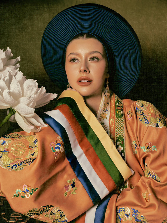 Hoa hậu Hoàn vũ Quốc tế diện Việt phục đón Tết Nguyên đán Ảnh 3