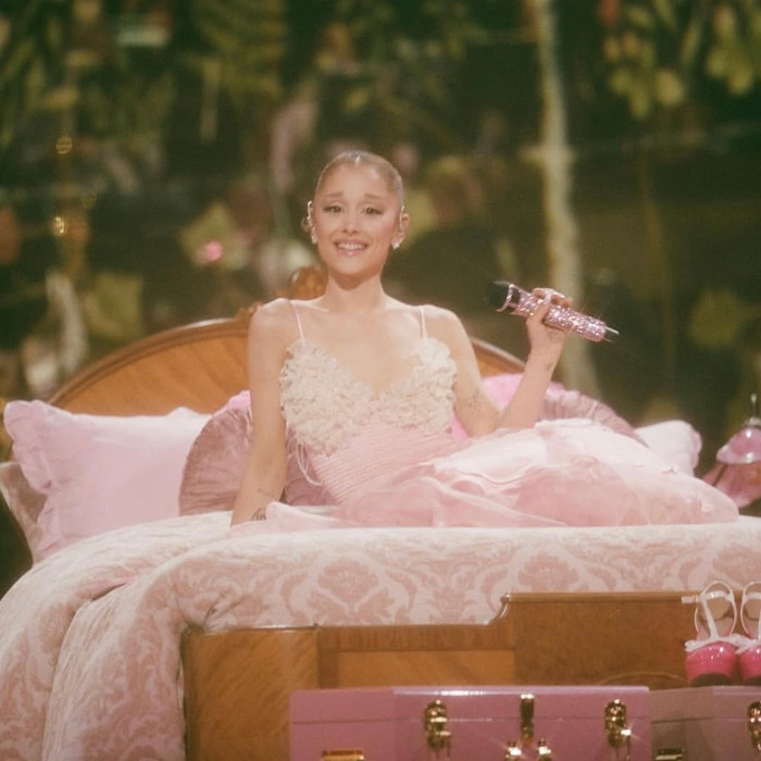 Ca khúc suýt bị Ariana Grande cho vào 'sọt rác' vì quá đau lòng khi hát Ảnh 3