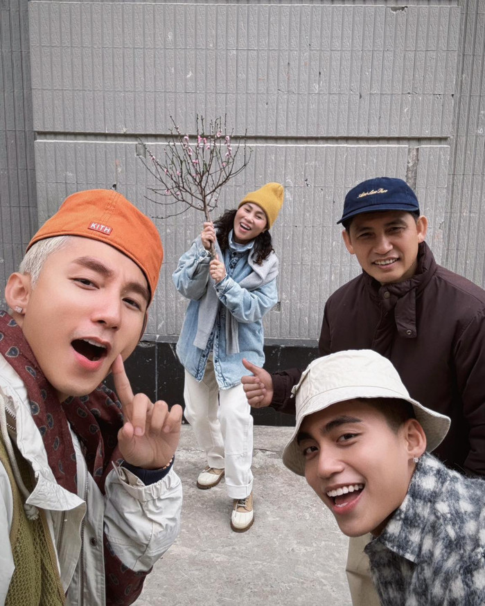 Hình ảnh mới nhất của Sơn Tùng và gia đình trong dịp Tết 2026.