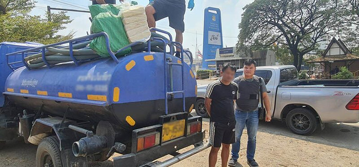 Kiểm tra xe bồn chở nước thải, nam tài xế bị bắt khẩn cấp Ảnh 1