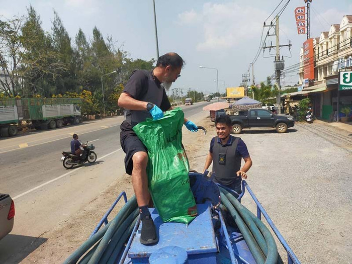 Kiểm tra xe bồn chở nước thải, nam tài xế bị bắt khẩn cấp Ảnh 2