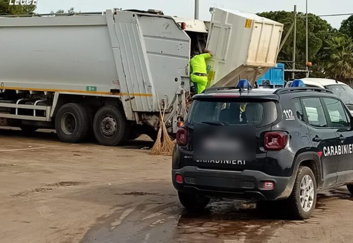 Người đàn ông ném 20 thỏi vàng giá 3,5 tỷ đồng vào thùng rác Ảnh 1