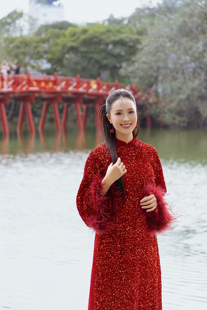 Hồng Diễm gửi lời chúc năm mới đầu xuân Bính Ngọ trên trang cá nhân (Ảnh: FBNV).