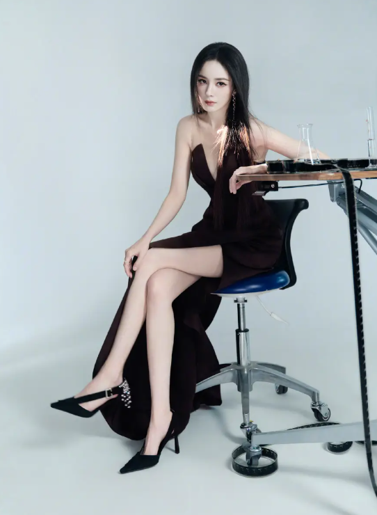 Loạt ảnh mới đăng tải của Dương Mịch.