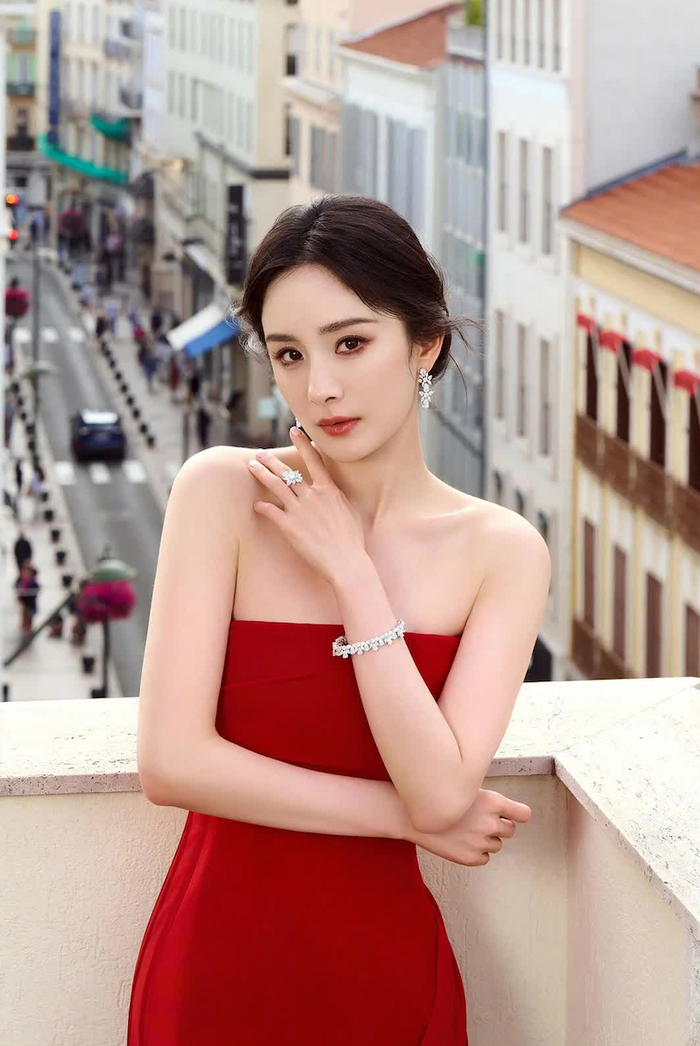 Loạt ảnh lần này cho thấy sức hút bền bỉ của Dương Mịch trong mắt công chúng.