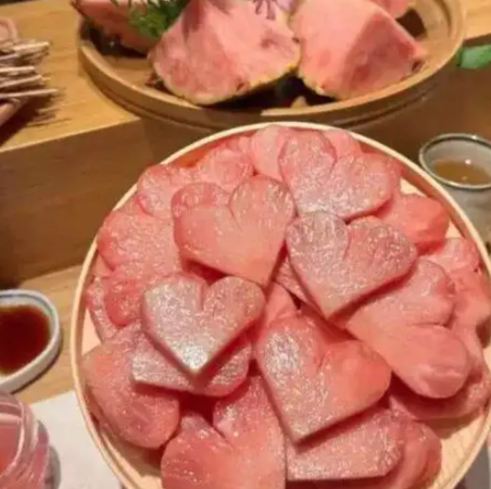 Phát sốt với loại quả ruột hồng có vị ngọt như kẹo, giá một trái khiến ai cũng 'sốc' Ảnh 3