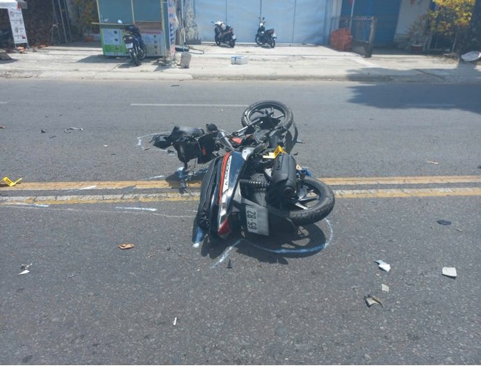 Chiếc xe máy của nạn nhân tại hiện trường&nbsp;