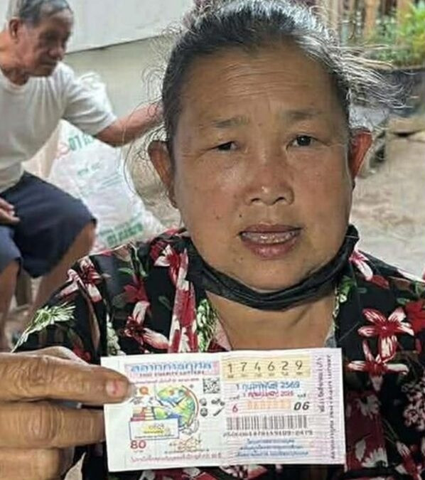 Người phụ nữ bán rau muống thành triệu phú sau một đêm, mừng rỡ vì thoát cảnh cơ cực Ảnh 2