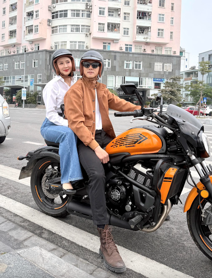 Các diễn viên chính cũng chia sẻ những kỷ niệm khó quên khi đồng hành cùng 'Lằn Ranh'. - Hồng Diễm chia sẻ ảnh hậu trường làm phim cùng Hà Việt Dũng - FBNV