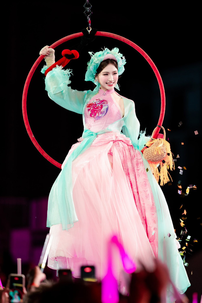 Sau fan concert tại TP.HCM, khán giả Hà Nội đang rất hào hức chào đón sự xuất hiện của Hòa Minzy (Ảnh: FBNV).