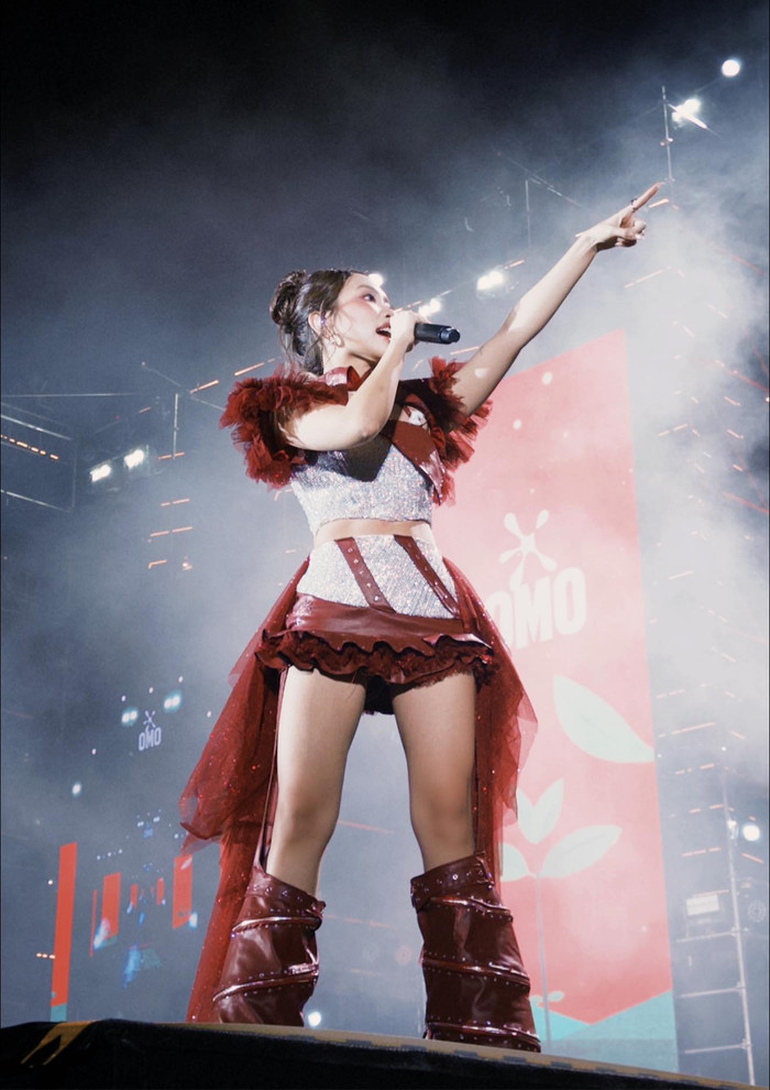 Phương Mỹ Chi hài hước kể, có khán giả nhí từ chối vì nữ ca sĩ không mặc đồ màu xanh khi diễn Ếch Ngoài Đáy Giếng.