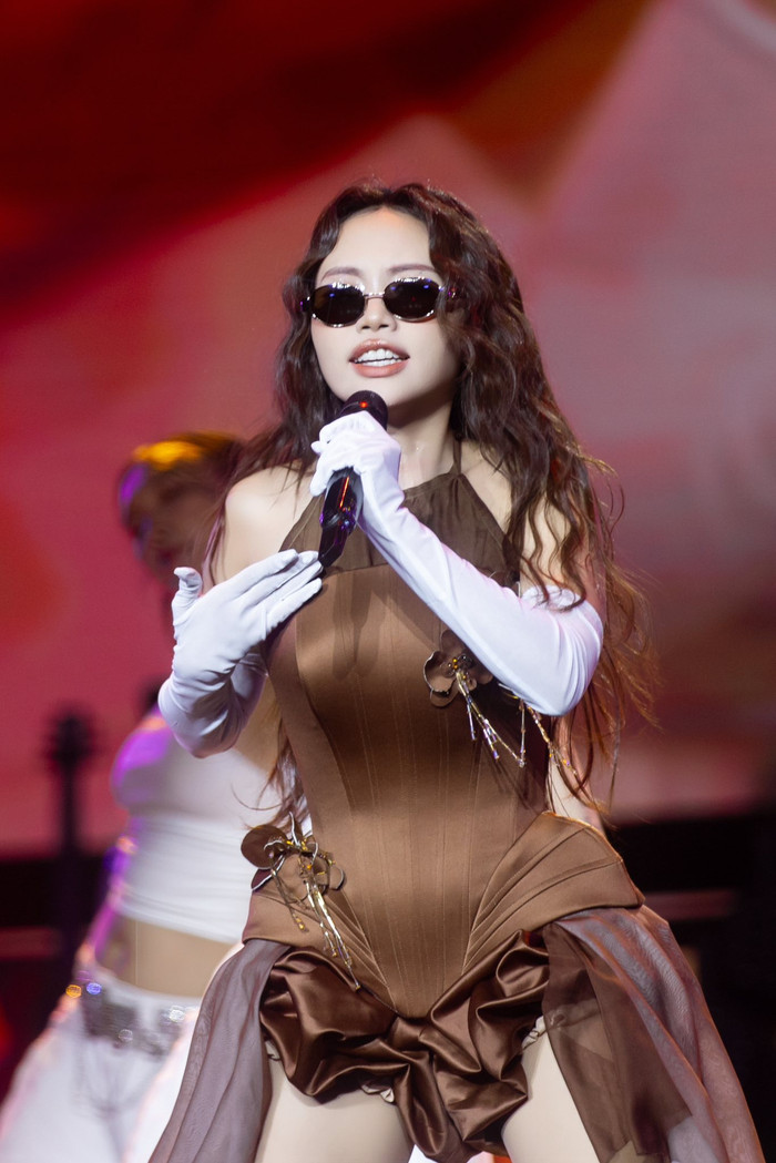 Tiết mục của Phương Mỹ Chi gây ra nhiều tranh luận.