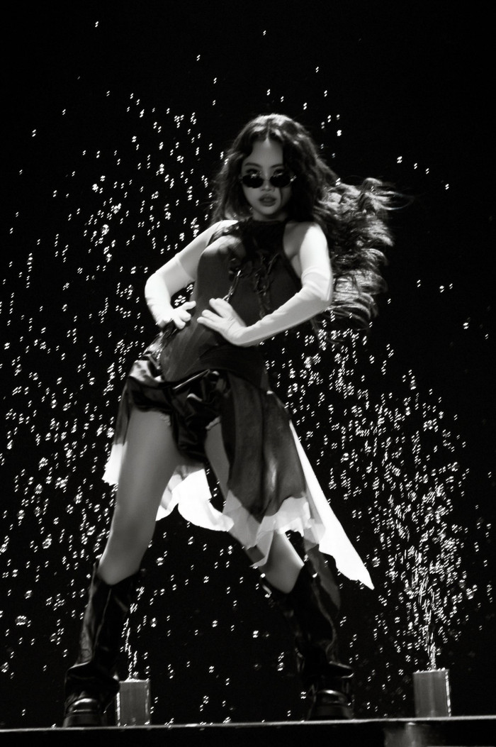 Nữ ca sĩ lên tiếng xin lỗi sau tiết mục gây ra nhiều tranh luận.