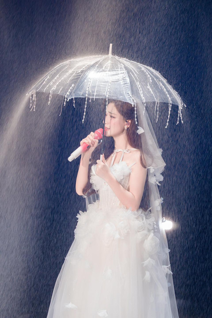 Fan concert của Hòa Minzy thu hút khoảng 8.000 khán giả.