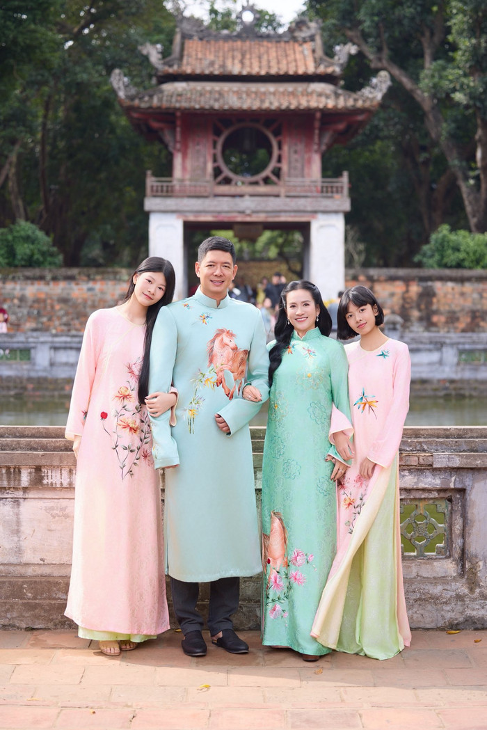 Gia đình của diễn viên Bình Minh (Ảnh: FBNV).