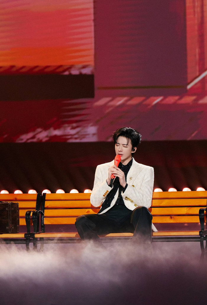 Nam ca sĩ 'gây sốt' tại Xuân Vãn 2026, danh tính chẳng ai xa lạ Ảnh 4