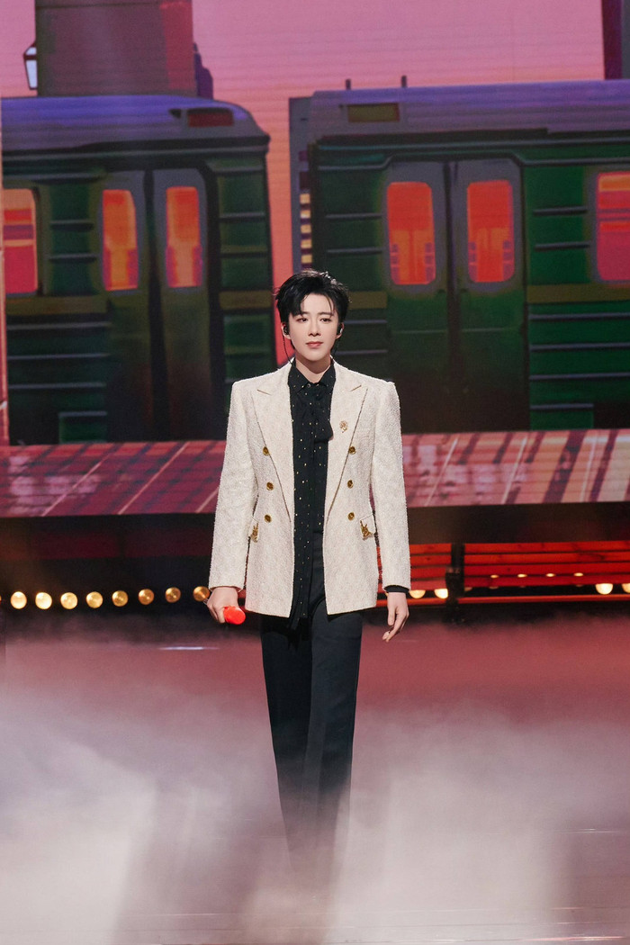 Nam ca sĩ 'gây sốt' tại Xuân Vãn 2026, danh tính chẳng ai xa lạ Ảnh 3