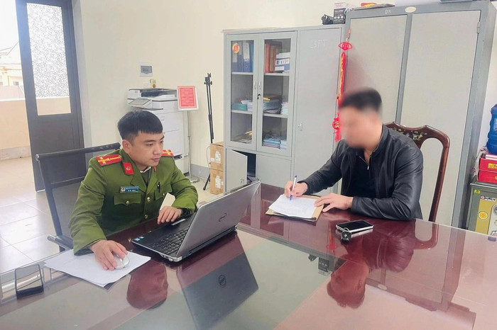 Diễn biến mới vụ tài xế Hà Tĩnh chặn xe ở ngõ nhỏ, thách thức 'phạt 100 triệu cũng không sao' Ảnh 1