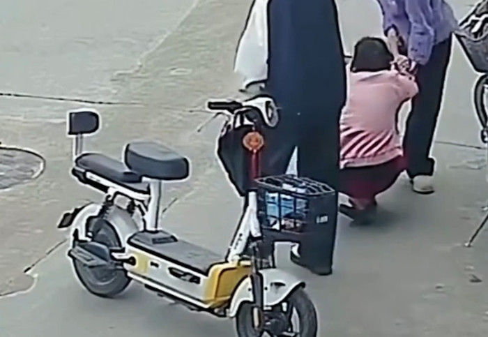 Giúp người phụ nữ bị ngã xe, hai nữ sinh bị đòi bồi thường 780 triệu đồng gây phẫn nộ Ảnh 4