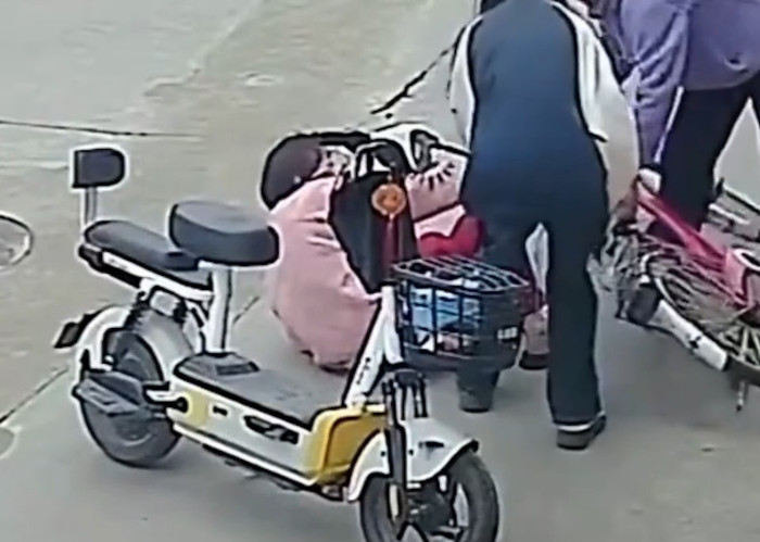 Giúp người phụ nữ bị ngã xe, hai nữ sinh bị đòi bồi thường 780 triệu đồng gây phẫn nộ Ảnh 3