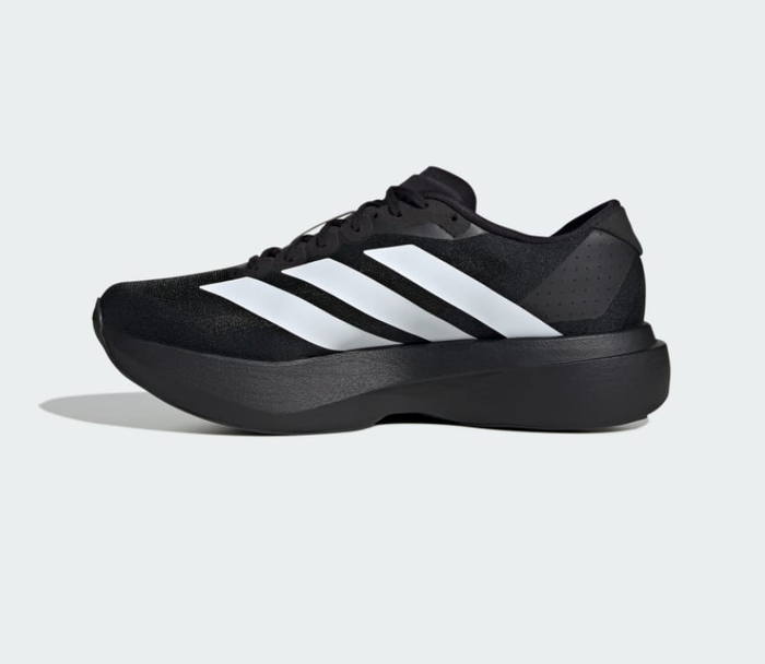 Mẫu giày của Đình Bắc mang kiểu dáng hiện đại, gọn nhẹ và đậm tinh thần thể thao.&nbsp;