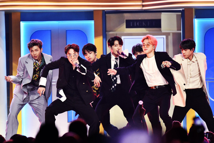 BTS ở đỉnh cao Kpop: Vì sao là Gwanghwamun và vì sao là lúc này? Ảnh 6