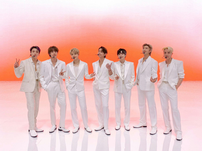 BTS ở đỉnh cao Kpop: Vì sao là Gwanghwamun và vì sao là lúc này? Ảnh 1