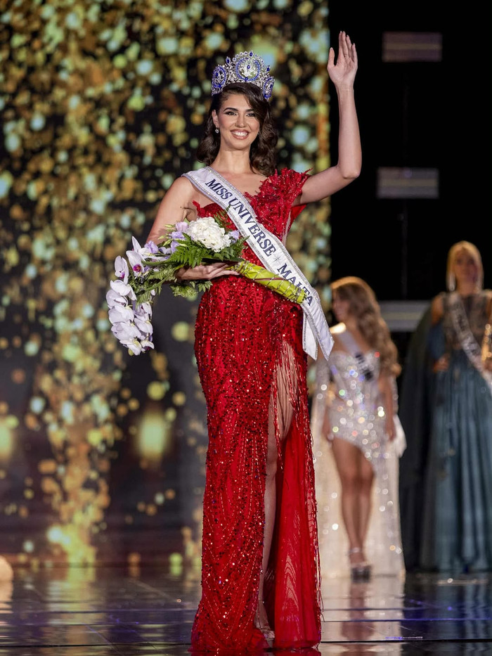 Julia bị đuổi việc trước khi bước vào cuộc thi Miss Universe Malta và giành chiến thắng thuyết phục. Ảnh: IGNV