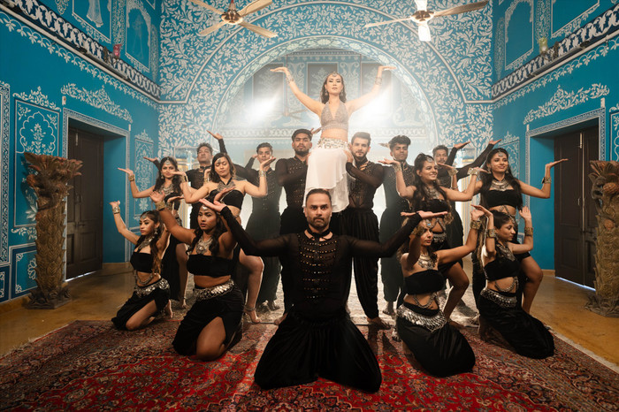 Võ Hạ Trâm biểu diễn 'chặt chém' đàn em, cư dân mạng sốc nặng Ảnh 3