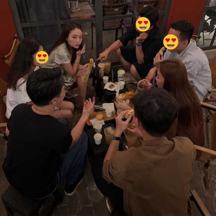 Phương Mỹ Chi vui vẻ ăn uống, trò chuyện với nhóm bạn. Ảnh: IGNV