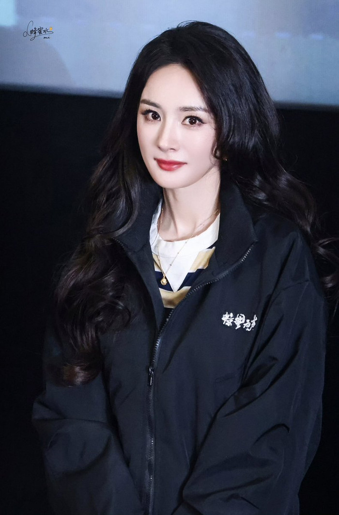 Dương Mịch trong sự kiện quảng bá Kinh Trập Vô Thanh.