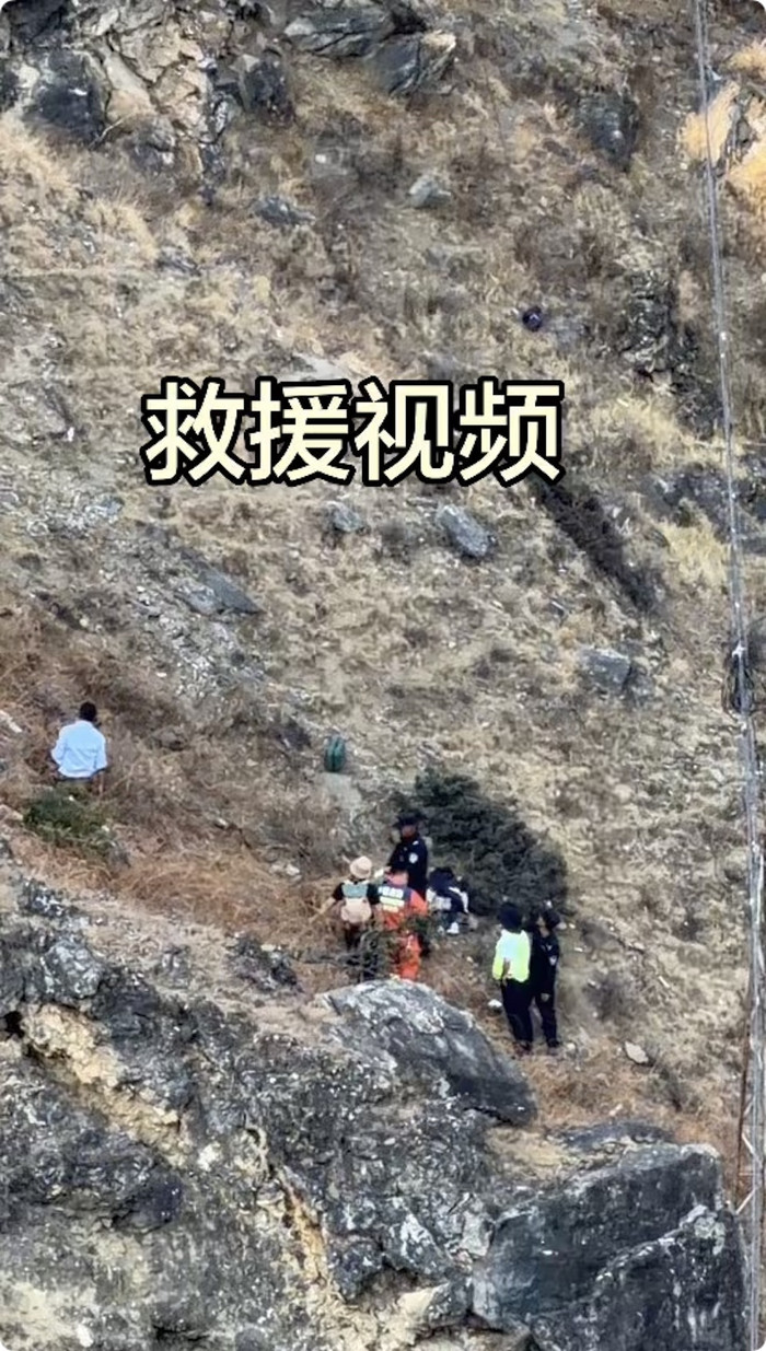 Đi du lịch đầu năm cùng gia đình, bé trai 8 tuổi gặp sự việc thương tâm Ảnh 2