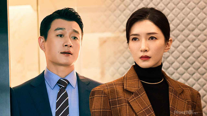 Thuộc thể loại tâm lý - xã hội hiện đại, phim soi chiếu cuộc sống về đêm của giới trí thức và thượng lưu tại đô thị lớn. Sau ánh đèn rực rỡ là những mâu thuẫn gia đình, sự cô đơn và khoảng trống tinh thần khó gọi tên.