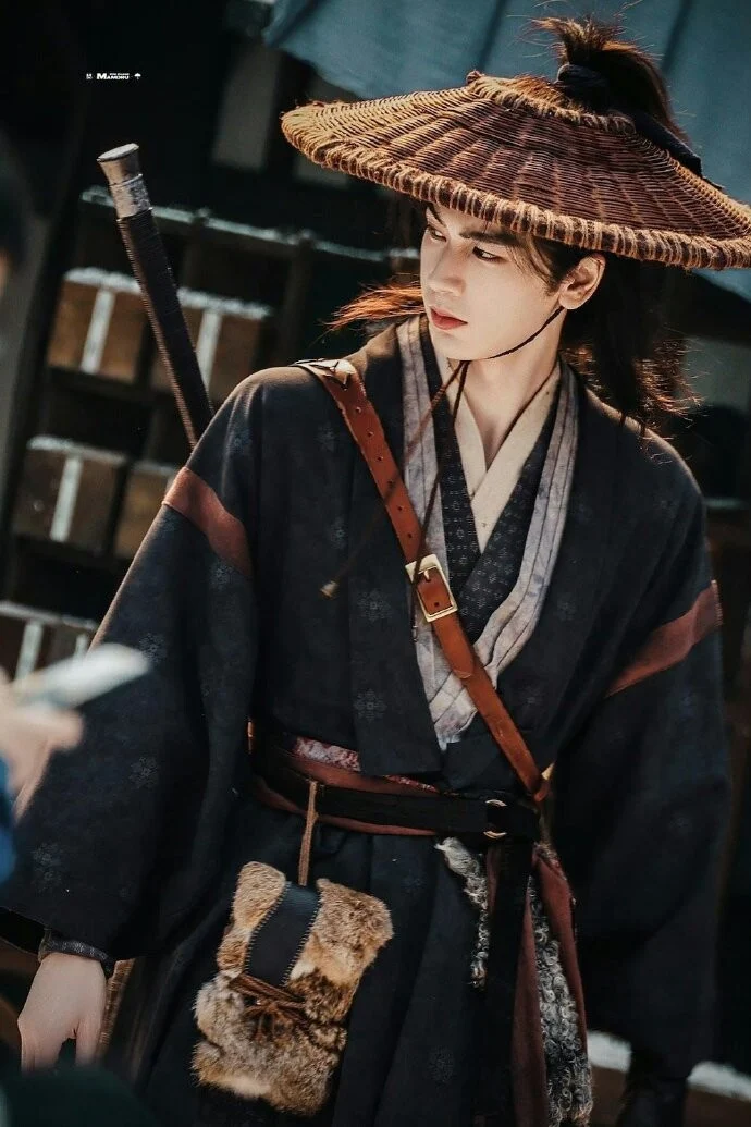 Dàn mỹ nam cổ trang 2026 lộ tạo hình mới: Thừa Lỗi lạnh lùng, Trương Lăng Hách phong trần Ảnh 3