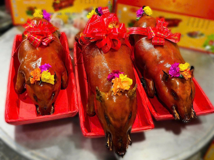 Không chỉ mua vàng, nhiều gia đình còn ăn những món này vào ngày vía Thần Tài Ảnh 1