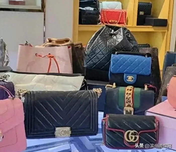 Muốn đổi điện thoại mới, cô gái 15 tuổi có hành động khiến cả gia đình bàng hoàng Ảnh 1