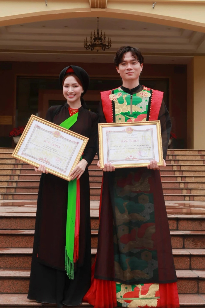 Danh tính chàng trai được Hòa Minzy tin tưởng tuyệt đối Ảnh 1