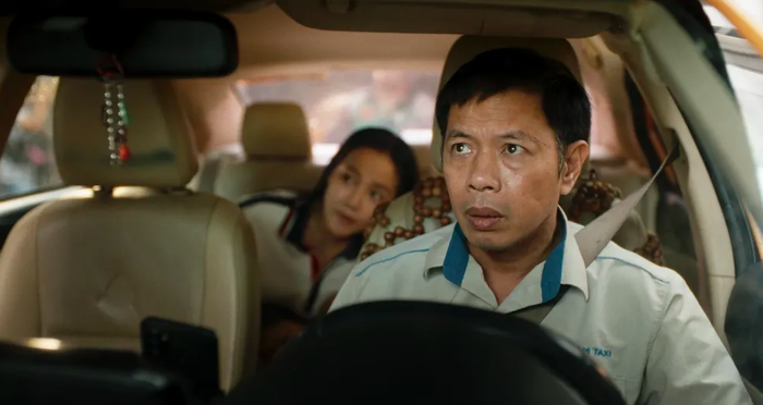 Trong Anh Hùng, Thái Hòa đảm nhận vai Hùng - một tài xế taxi, người cha đơn thân có cuộc sống nhiều khó khăn.