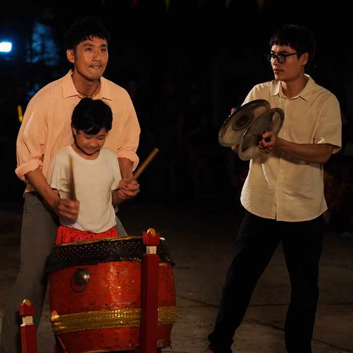 Mối liên kết giữa Hồng và bé Tô là chất xúc tác cho câu chuyện tình cảm