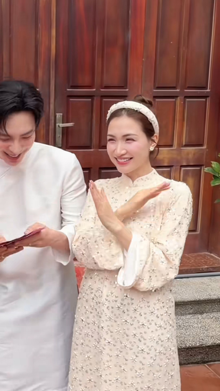 Phản ứng mạnh của Hòa Minzy khi nhận lời chúc bất ngờ từ Đức Phúc.