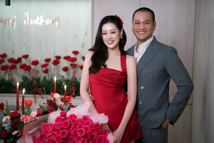 Đông đảo khán giả gửi lời chúc mừng sinh nhật nàng hậu.