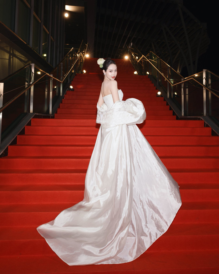 Phong cách thời trang của Thanh Thủy được nhận xét ngày càng thay đổi rõ rệt. Ảnh: FBNV